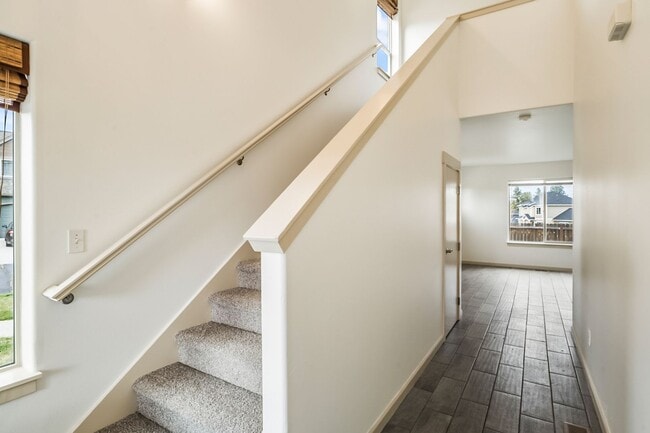 Building Photo - Cozy 3 Bed Home: New Carpet, Fully Fenced Yard & Near Old Mill