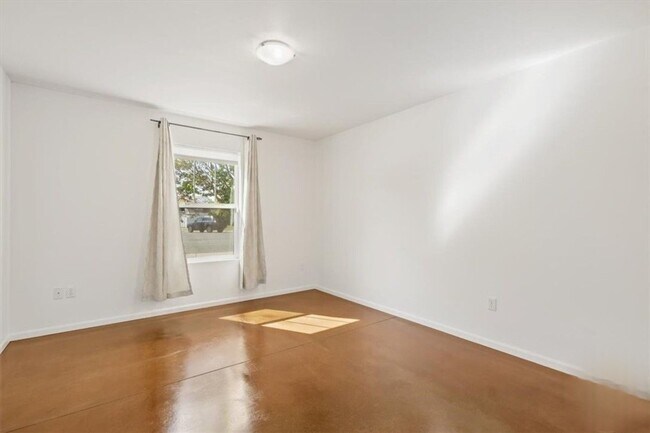 Building Photo - Yorkshire Court North