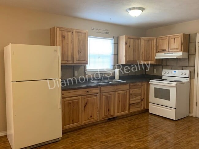 Building Photo - 3 Bedrooms / 1 Bath!  Cute and Charming Home Available Early May!