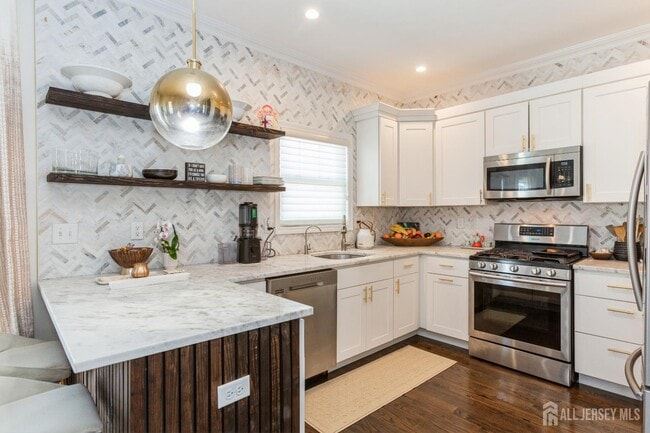 Building Photo - 45 Miller St