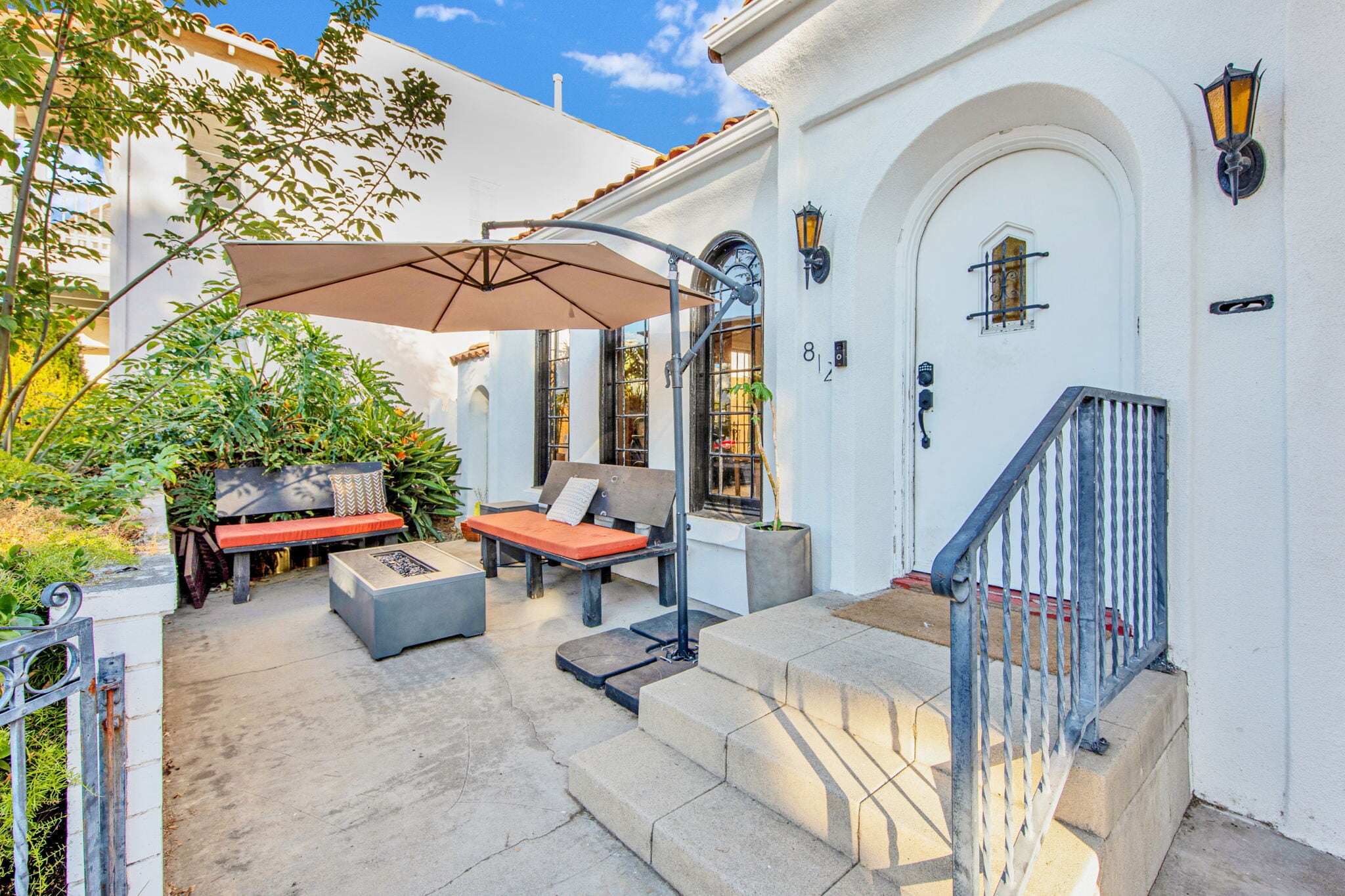 Building Photo - 812 S Curson Ave