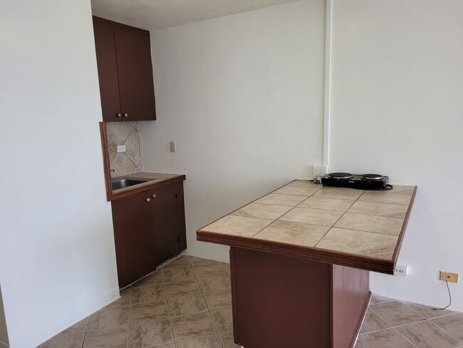 Building Photo - Beautiful Beach side Hanohano Hale Studio ...