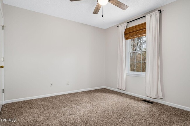 Building Photo - 2 Bdrm / 1.5 Bath Townhouse in Johnson City - Near ETSU, JCMC & VA