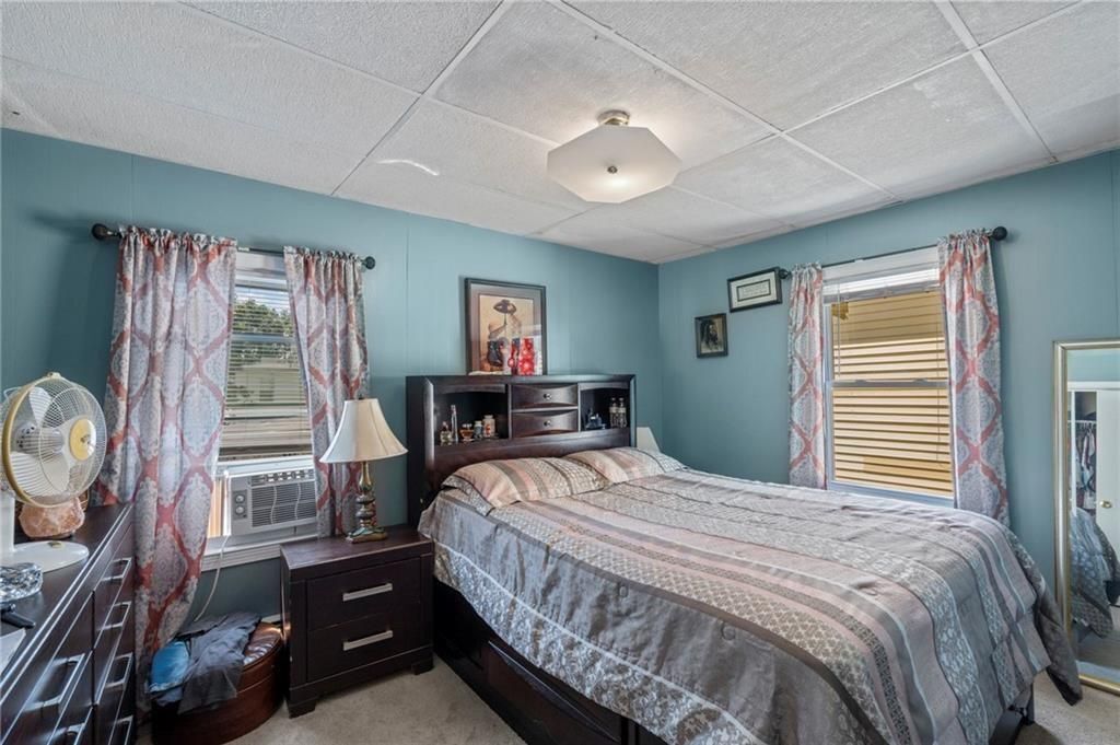 Building Photo - 528 Lonsdale Ave