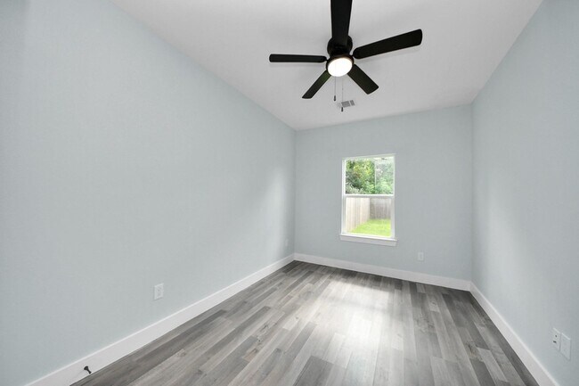 Building Photo - 7502 Sandle St