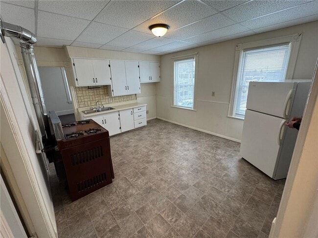 Building Photo - 115 Sweet Ave