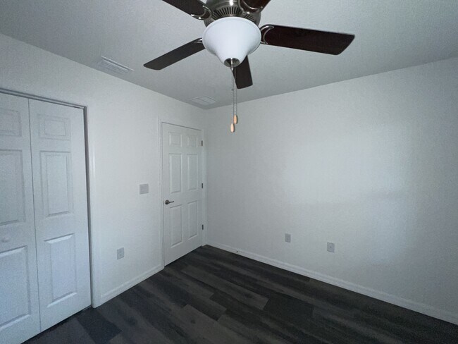 Building Photo - 18 Maple Ln