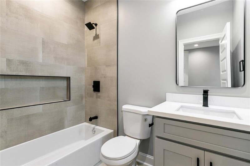 Building Photo - 1222-1224 St Denis St