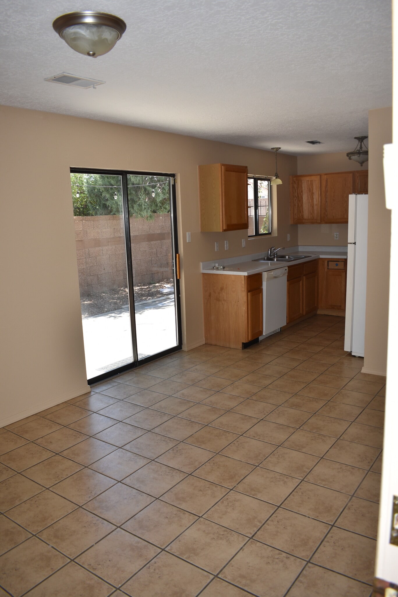 Building Photo - 8600 Simi Ln NE