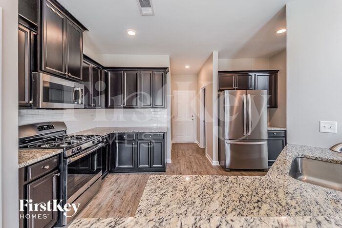 Building Photo - 786 Redbud Ln