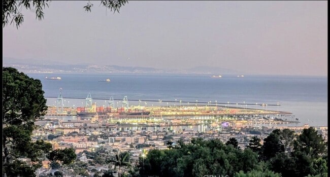 Building Photo - Resort-Style Living with Pool & Iconic Coastal Views