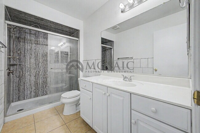 Building Photo - 820 N Granada Dr