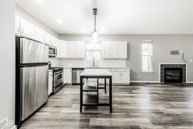 Building Photo - 2525 Central Ave