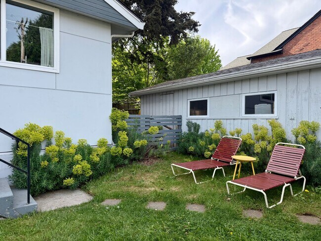 Building Photo - Charming 2 Bed 1 Bath in Hillman City!