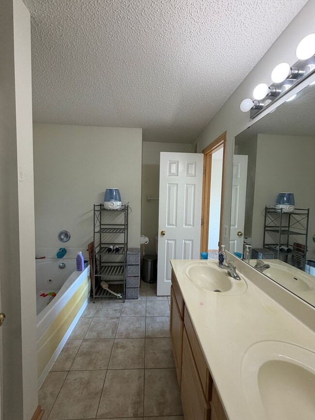 Building Photo - 18340 Kerrville Trail