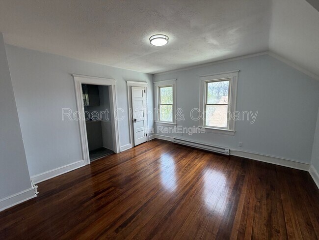 Building Photo - 28 Hull St