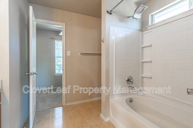 Building Photo - 104 Rattlesnake Way