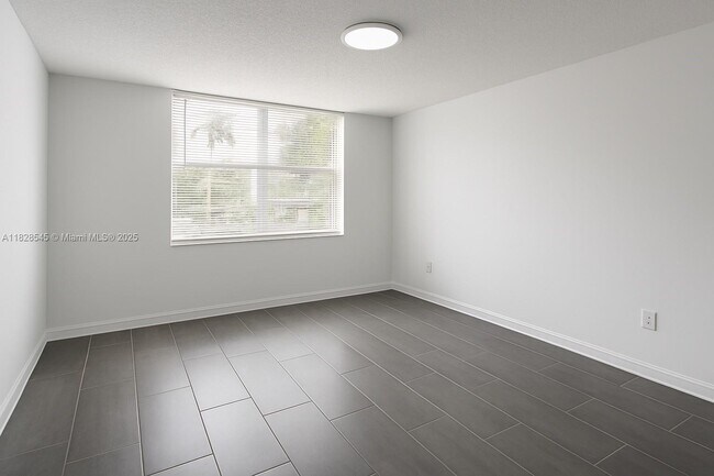 Building Photo - 12118 St.Andrews Pl