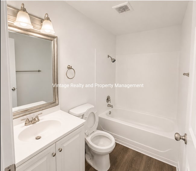 Building Photo - 623 Bedlow Dr