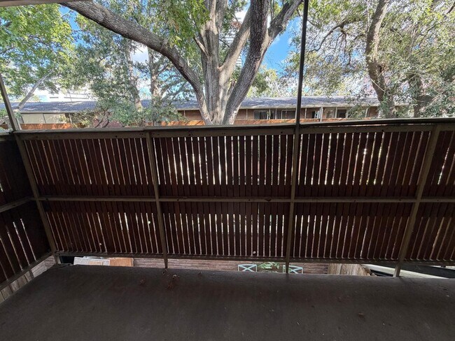 Building Photo - 3944 W Alabama St