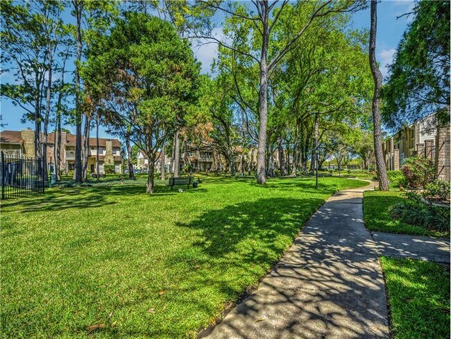 Building Photo - 746 Country Pl Dr