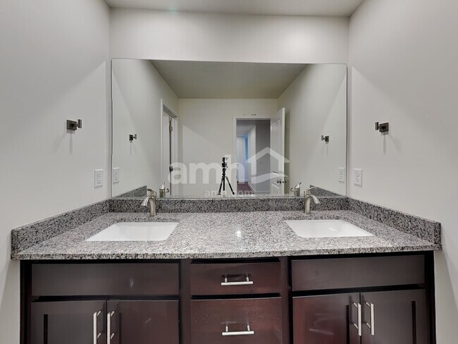 Building Photo - 5924 Verdigris Dr