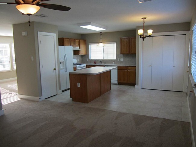 Building Photo - 26889 Hailey's Manor