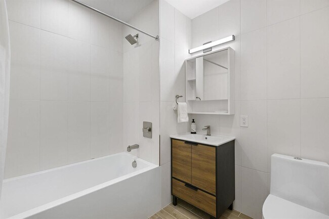 Building Photo - 136-144 Summit Ave