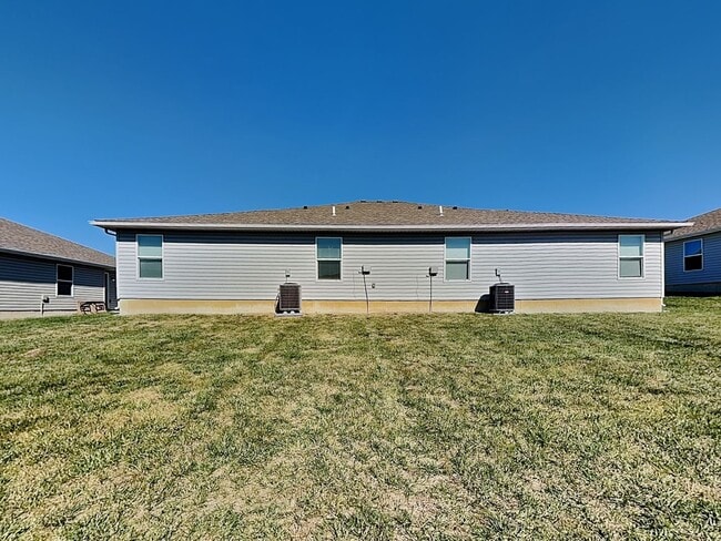 Building Photo - Charming 3-Bed, 2-Bath Home in Blue Springs