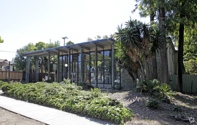 Building Photo - Silk Oak Apartments