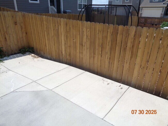 Building Photo - Great neighborhood! with open space and wa...