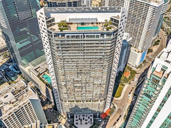 Building Photo - 1300 Brickell Bay Dr