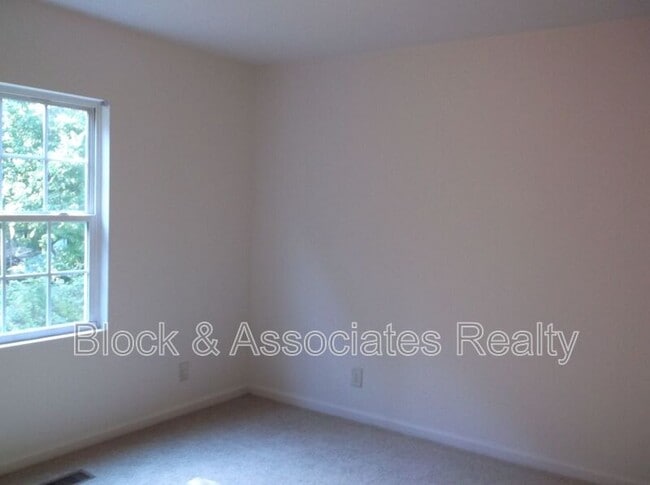 Building Photo - 4138 MacArthur St