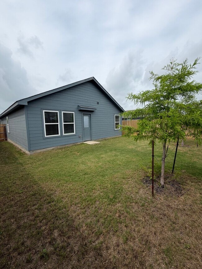 Building Photo - Move in Special! All Appliances included!!