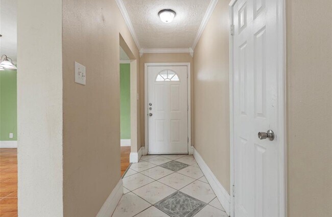 Building Photo - 1350 Strawberry St