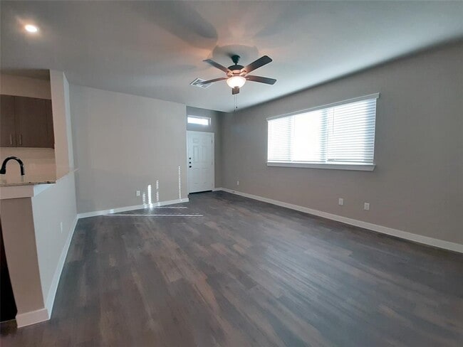 Building Photo - 9815 Grosbeak Ln