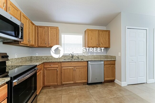 Building Photo - 3 Bedroom Pet-Friendly Home in POINCIANA, FL with Main Street Renewal