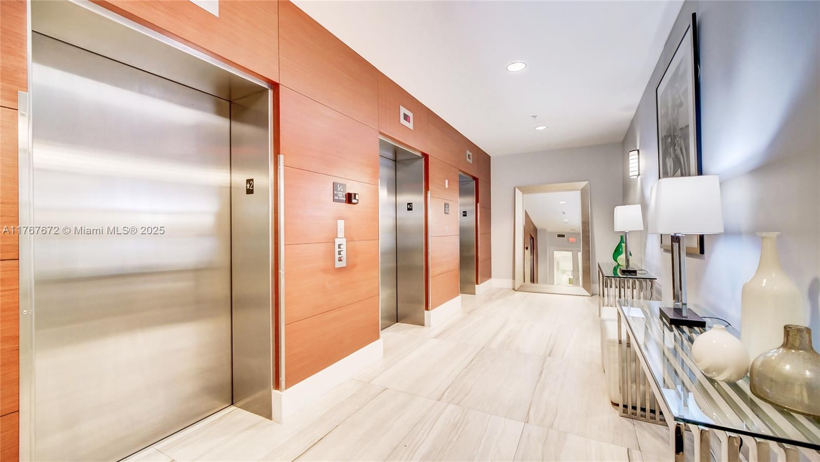 Building Photo - 1861 NW South River Dr