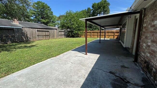 Building Photo - 10418 Towne Oak Ln