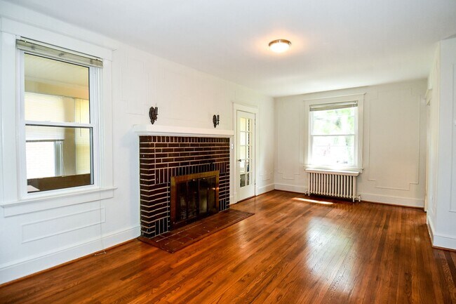 Building Photo - Nestled in the highly desirable Aurora Hills community.