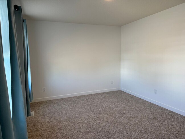 Building Photo - Stunning New Construction Home - Modern Lu...