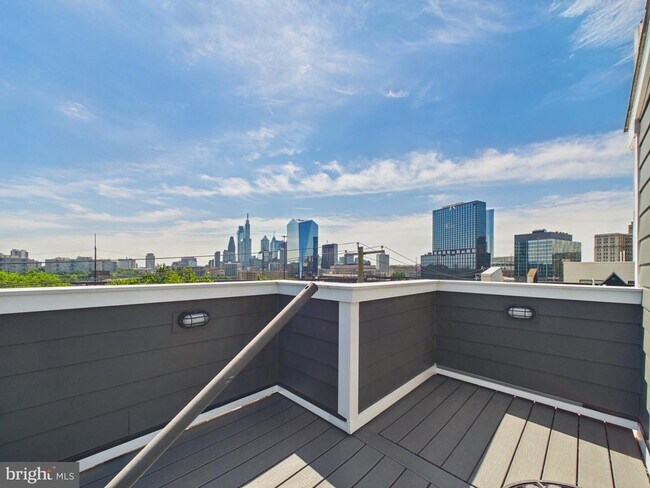 Building Photo - 256 N 32nd St