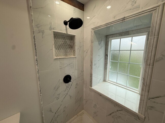 Building Photo - Amazing Brand New Renovated Farmhouse. Don't Miss.