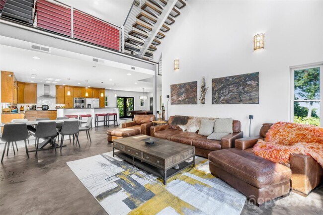 Building Photo - 49 Castle Ct