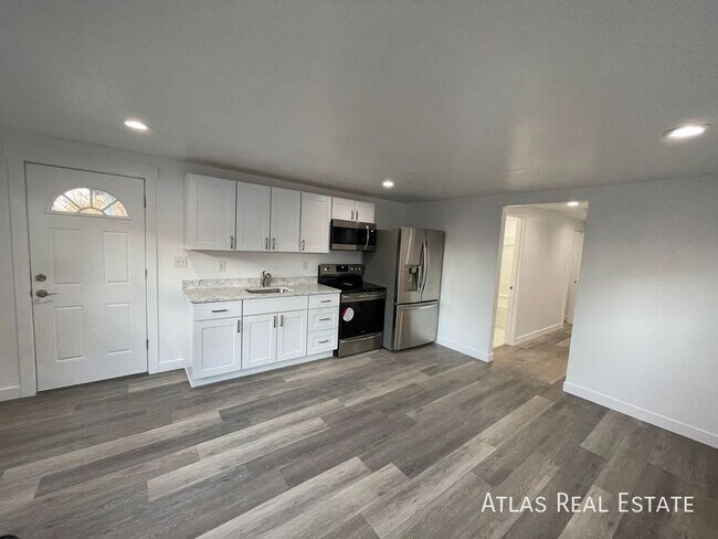 Building Photo - 6915 Brookhill Dr E