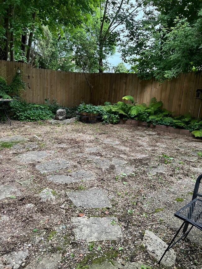 Building Photo - 15 S Hancock St