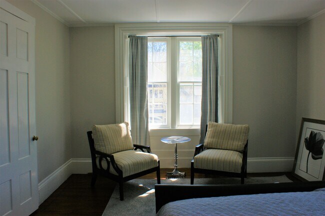 Building Photo - 35 Coggeshall Ave