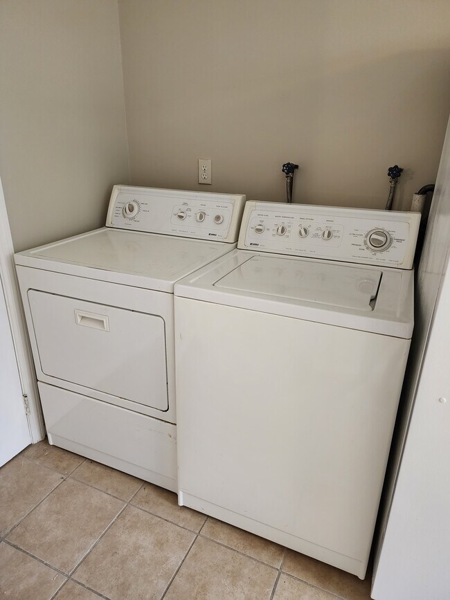 Washer Dryer - 1905 Shades Cliff Ter