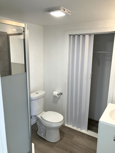 Bathroom and Closet - 495 Annie Lee Rd