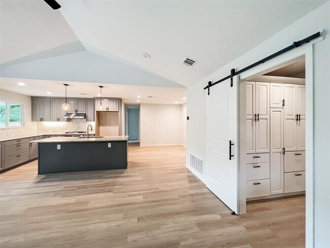 Building Photo - 7736 Croftwood Dr